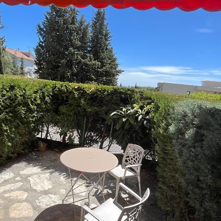 Charmant Studio Avec Terrasse Et Parking A Vence Zewnętrze zdjęcie